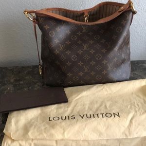 Beautiful Louis Vuitton Purse!